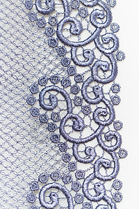 装饰性银色花环宏观边缘衣服织物脆弱性白色蓝色边界艺术装饰品背景图片