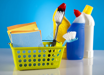 各种清洁用品 家庭工作丰富多彩的主题洗手间化学品洗涤卫生橡皮刷子瓶子液体清洁工工具背景图片