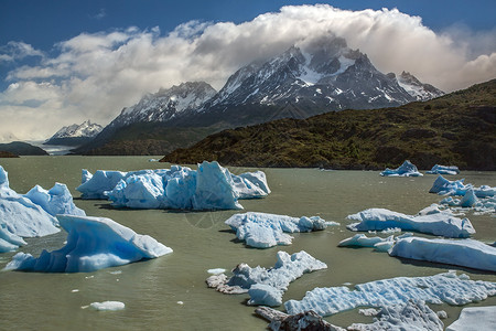 恩戈祖姆帕冰川智利帕蒂戈尼亚灰湖的冰山荒野灰色顶峰冰川风景旅行旅游背景