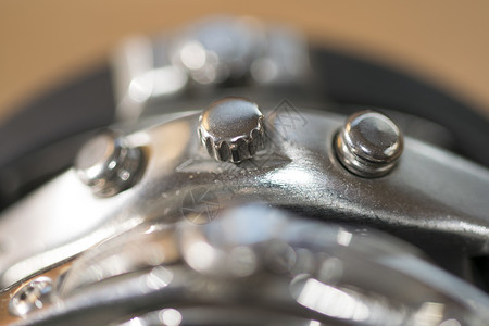 旋曲的钟表古董技术齿轮工业宏观白色小时轮子时间金属背景图片