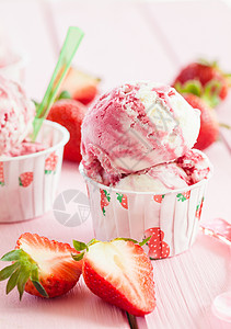 冰淇淋加新鲜草莓香草圆点食物牛奶酸奶乳制品小吃食谱糖果水果背景图片