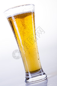 啤酒 明亮 充满活力的酒精主题豪饮烧杯背光草稿酒吧泡沫干杯液体桌子派对背景图片