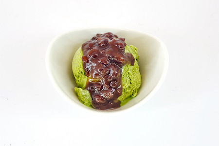 绿色果冻冰淇淋日本马恰冰淇淋加红豆酱背景