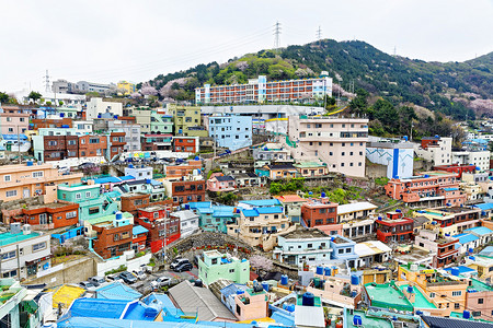 南韩甘川文化村糖果街道景点旅游艺术夜景全景商业城市旅行背景图片