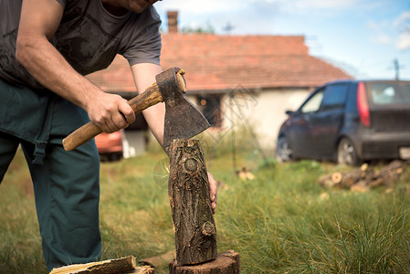 木柴和旧斧头木头木材树干森林工具燃料记录男性橡木男人背景