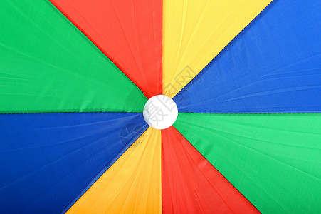 彩色大型开放海滩伞状黄红绿材料阳伞黄色红色绿色背景图片