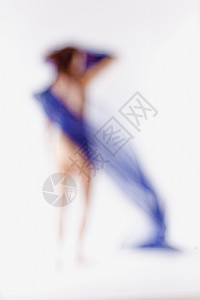 一个蓝衣女性的焦点形象女士女孩背景图片