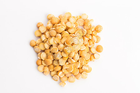 白色背景上孤立的黄白分裂豌豆营养种子豆类黄色团体豆子脉冲食物扁豆背景图片