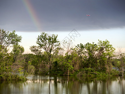 彩虹和飞机塞浦路斯沼泽高清图片