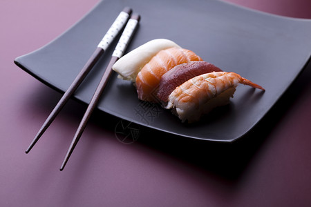 寿司 东方美食 多彩主题海藻厨房美味黄瓜筷子鱼片盘子饮食蔬菜午餐背景图片