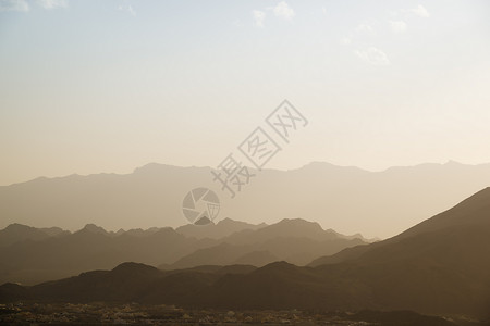 贾巴尔阿曼日落山脉地质学路线旅行旱谷天空荒野旅游峡谷丘陵骨折背景