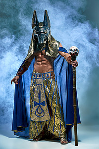 图坦卡蒙黄金面具以古埃及法老的面罩遮住脸孔为模样的人面具文化国王旅行博物馆黑发男人金字塔成人头发背景