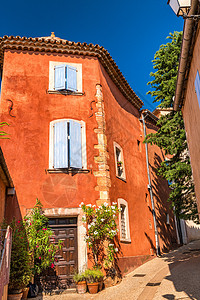 法国普罗旺斯Roussillon村日落景文化村庄历史旅行假期蓝色房子建筑赭石古董背景图片