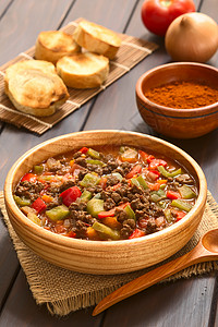 配黄豆肉的纹理化辣椒面包调味品胡椒蔬菜午餐木头营养饮食背景图片