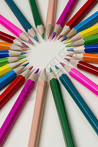一套木色铅笔的抽象组成情况石墨彩虹颜料活页木头背景图片