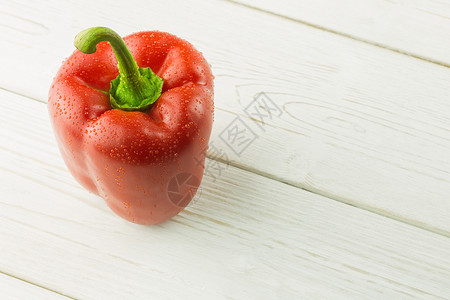 切肉板上的红胡椒健康红色辣椒木板蔬菜切菜板厨艺美食烹饪背景图片