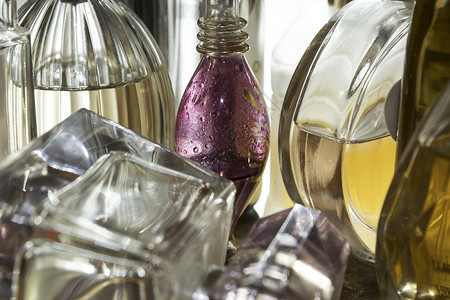 封装香水瓶子玻璃魅力安瓿香气造型香味液体背光卫生化妆品背景图片