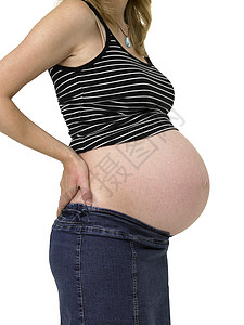 蓝色条纹游泳圈孕妇 展示她的肚子 剖面背景