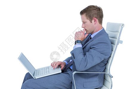 旧领带利用利用笔记本电脑的英俊商务人士商业人士男性夹克手表商务套装男人扶手椅领带背景