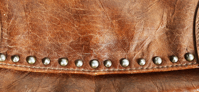 皮包贴皮革棕色金属螺柱条纹材料背景图片