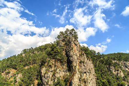 山峰生态码头岩石爬坡擦洗多云火鸡绿色顶峰石头高清图片