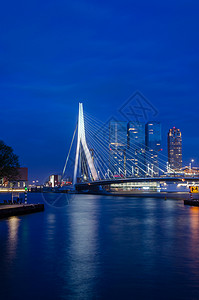 荷兰首都鹿特丹鹿特丹的伊拉斯穆斯桥背景