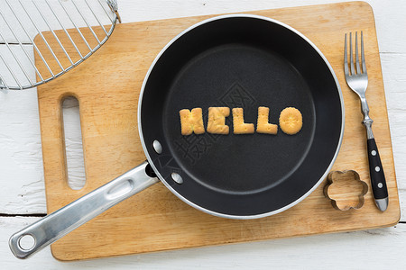 字母顺序饼干单词HELLO和厨房用具高清图片