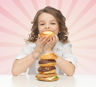 吃馒头的孩子快乐的小女孩 吃垃圾食品馒头暴饮暴食面粉蛋糕饮食射线青春期食欲女性糖果背景