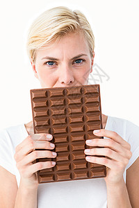 有魅力的女人 拿着大块巧克力棒背景图片