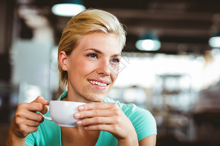 金发美女 喝着咖啡女性餐厅短发咖啡馆杯子顾客行业饮料食品食堂背景图片