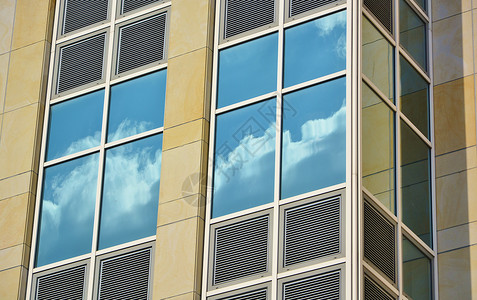 现代办公大楼玻璃面罩商业办公室房子蓝色天空建筑城市生活反射背景图片