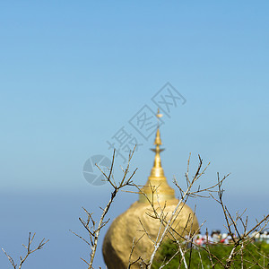 缅甸九甲寺寺旅行天空宝塔宗教金子崇拜岩石百果地标佛塔背景图片