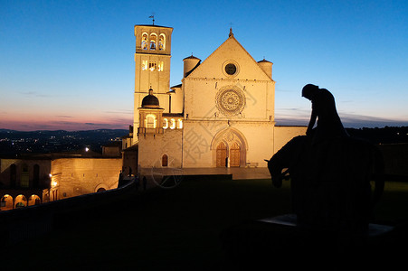 Assisi圣城附近的Umbrian农村背景图片