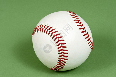 垒球裁判员绿色背景的棒球球背景