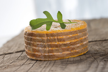 Livarot奶酪组织餐厅气味文化糕点区域黄色外皮上校产品红褐色背景图片