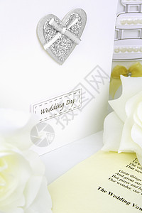 结婚庆贺卡和婚礼仪式的脚本结婚日白卡誓言静物背景图片