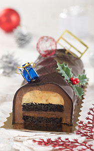 圣诞蛋糕促销圣诞巧克力圆木饼食物庆典鞭打奢华巧克力浆果日志蛋糕服务烹饪背景