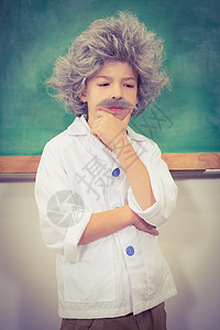 白胡子古装老师学生打扮成Einstein工作服实验小学瞳孔想像力小学生学习班级黑板早教背景