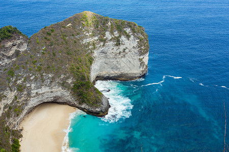 贝尼达岛在努沙佩尼达岛梦寐以求的巴厘曼塔点潜水地点蝠鲼岩石季节射线天空海岸线植物海岸晴天海洋背景