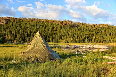 曼妥思Fisketur 纤维旅行天空旅游者电话山脉湖泊绿色帐篷独木舟旅游背景