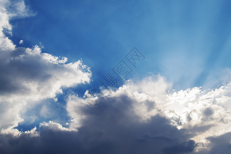 云白色天空太阳光线天气蓝色太阳风暴背景图片