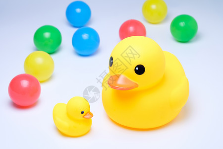 漂浮圆球建模黄色橡皮鸭 有彩色圆球塑料洗澡高音橙子婴儿白色小鸭子橡皮玩具动物背景