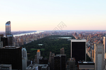 中央公园建筑物日落背景图片
