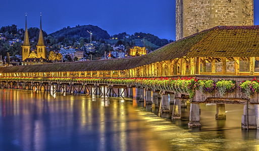 礼拜堂桥或瑞士卢塞恩建筑建筑学城市反射旅行旅游天空教堂木头游客背景图片