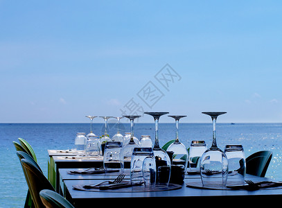 海上海岸服务餐厅餐桌水杯露台海景会议地平线风景员工奢华乐趣阴影背景图片