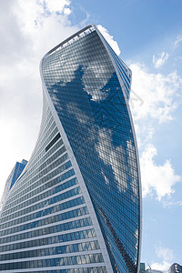 建筑在蓝天上房子窗户玻璃中心商业高层建筑背景图片