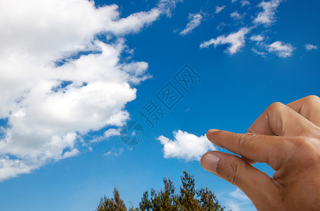 手把小云团推向大云背景图片