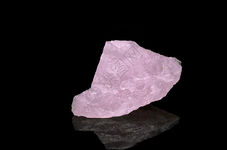 蔷薇石英罗斯夸尔茨矿物康复女士诞生石宏观疗法火花水晶石英女性背景