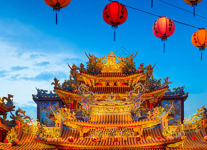 慈佑寺 台北  台湾占星术寺庙天空女神上帝标志文化红色七彩地标背景图片