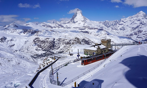 戈尔纳格拉特火车站风景之光 马特霍恩峰顶背景